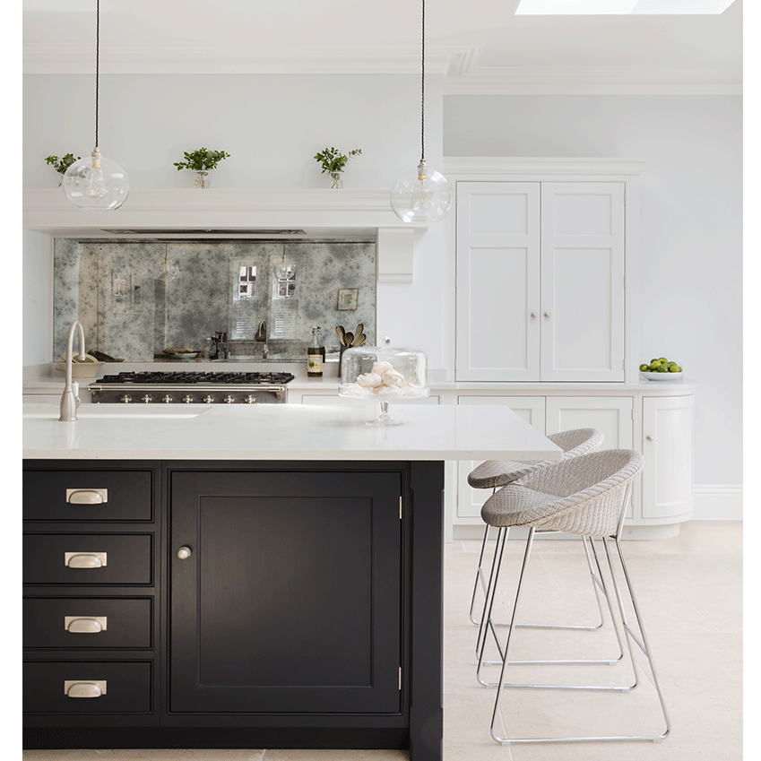 Insider Guide Kitchen Splashbacks Elle Decoration Uk 7 Quartzite In This Moody Bespoke Kitchen Designed By Smallbone Of Devizes Dark Grey Stained Oak Cabinetry May Dominate The Space But It S Sky Gold